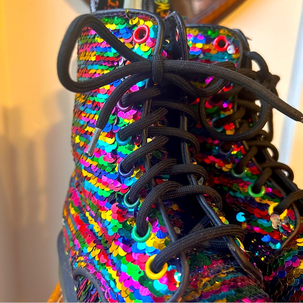 🌈 Dr Martens Rainbow Silver Flip Sequin Boots size W5
